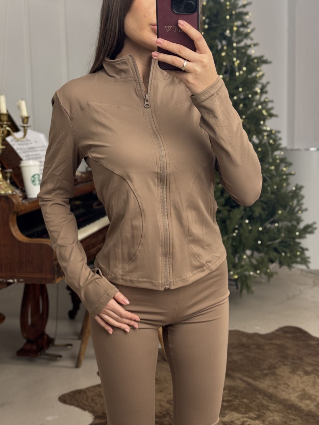 Спортен комплект с цип и клин-бежово