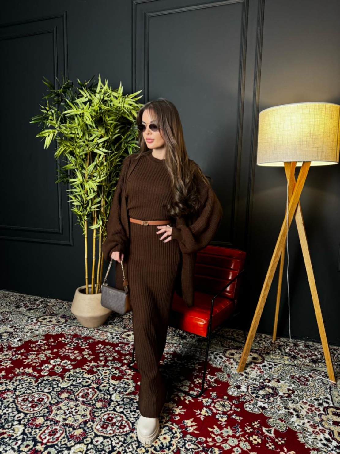 Рипсена дълга рокля с жилетка в кафяво