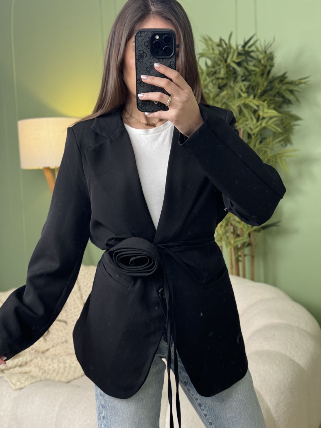Елегантно черно дамско сако с декоративен колан