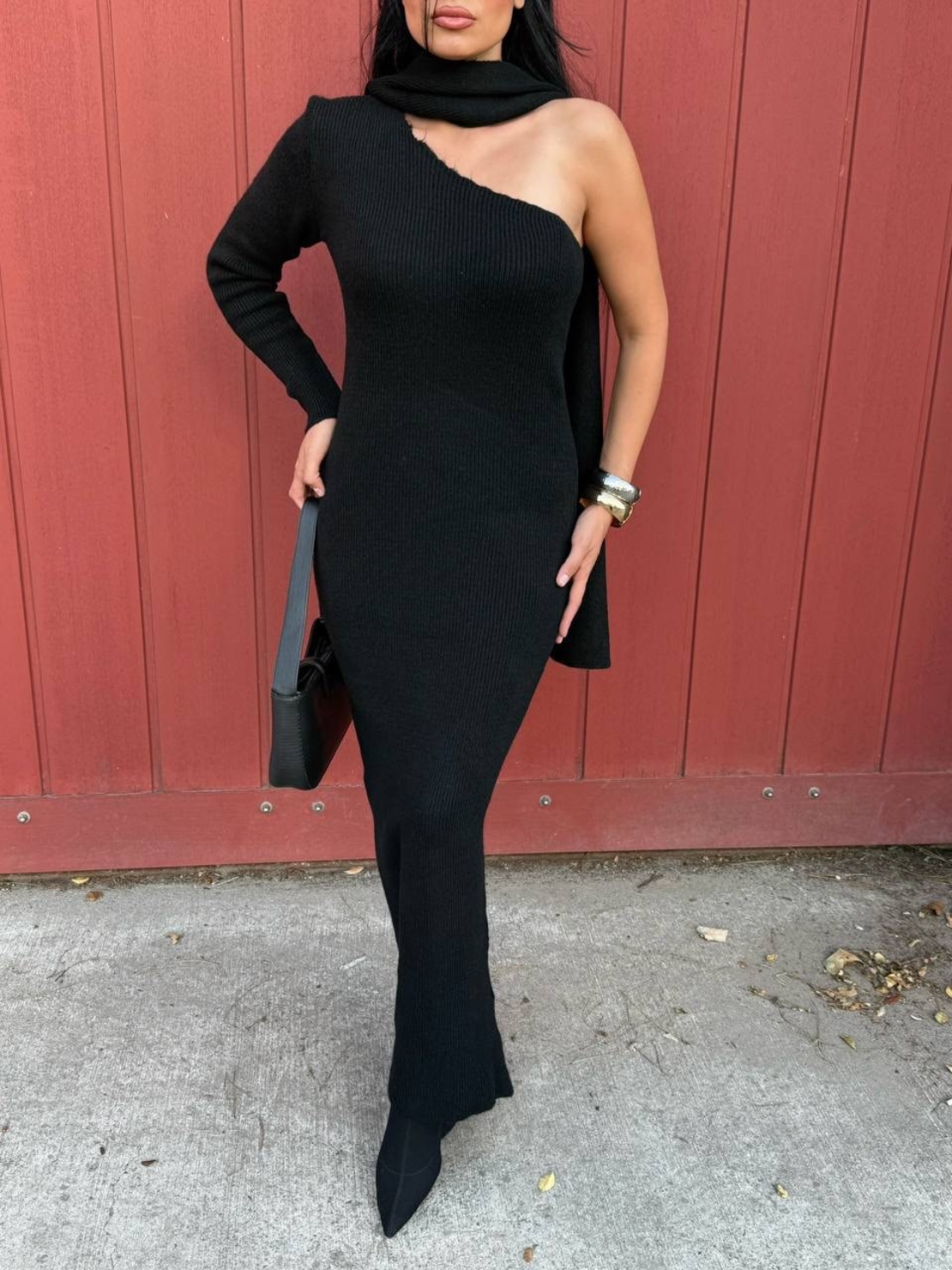 Плетена рокля с асиметрично рамо и шал-черно