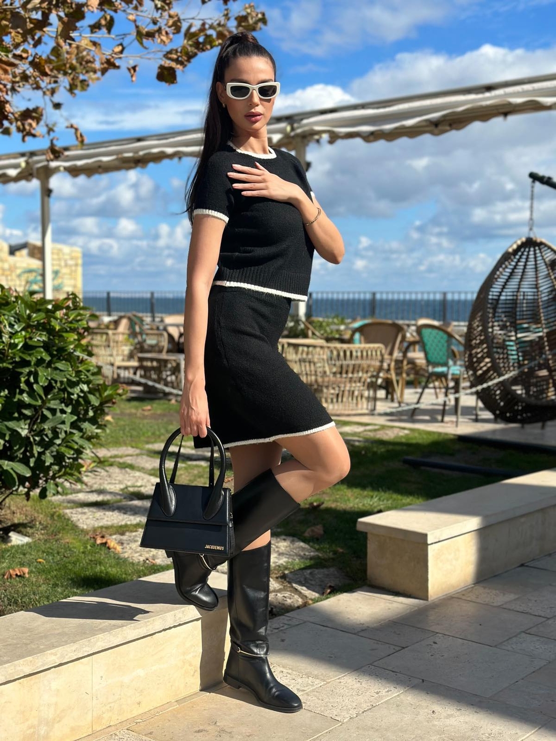 Комплект с пола и блуза с контрастен кант в черно