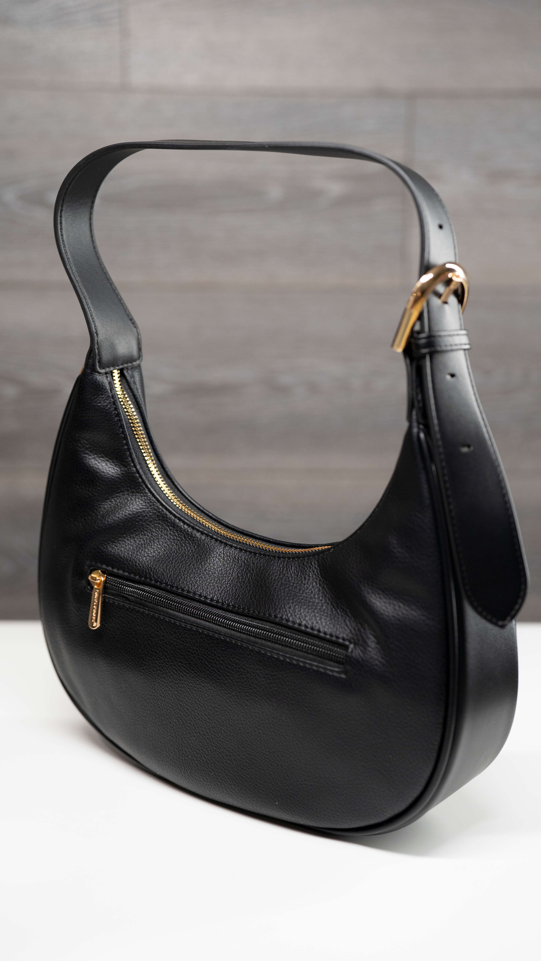 Елегантна дамска чанта тип „Hobo“-черно