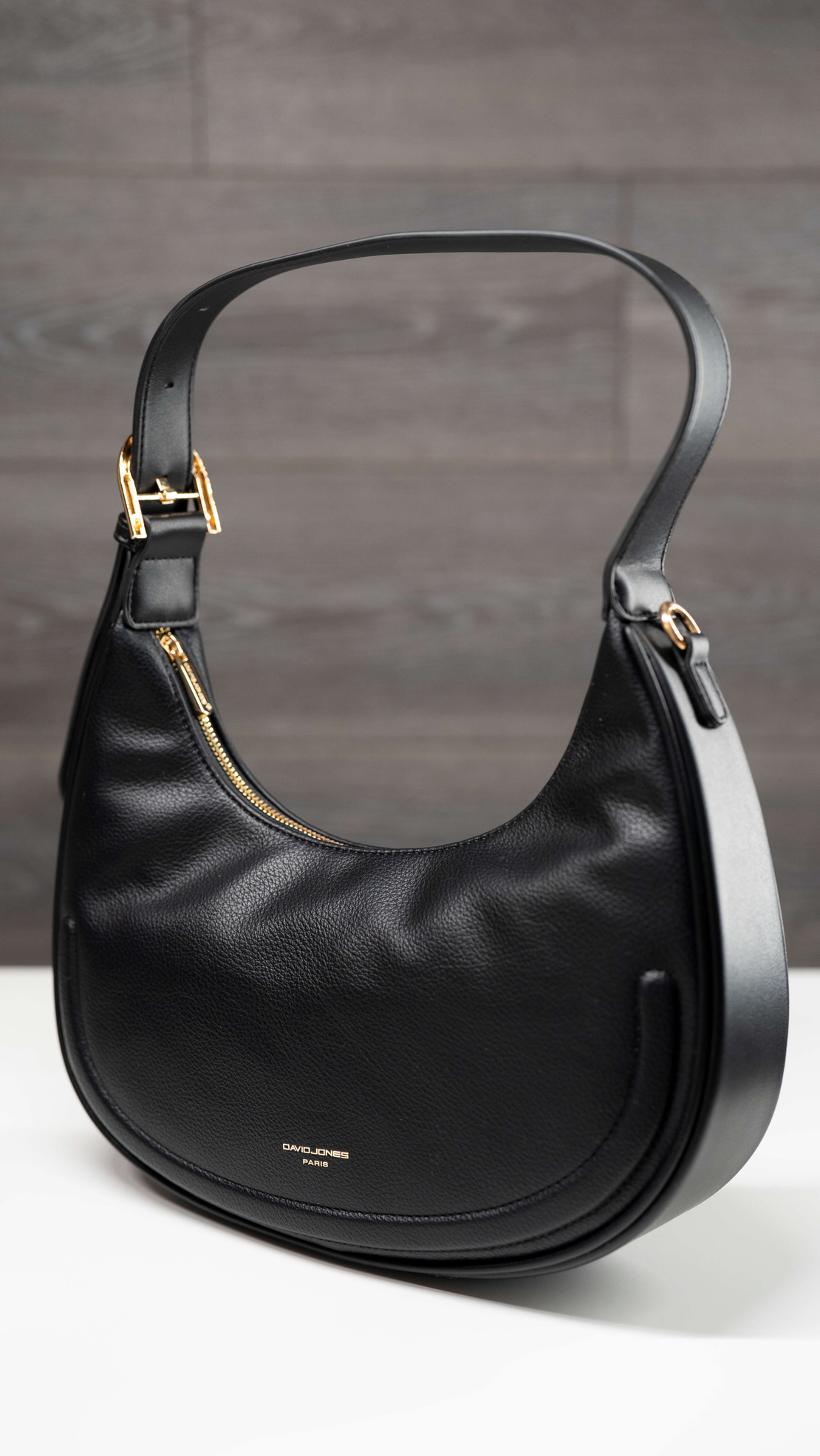 Елегантна дамска чанта тип „Hobo“-черно