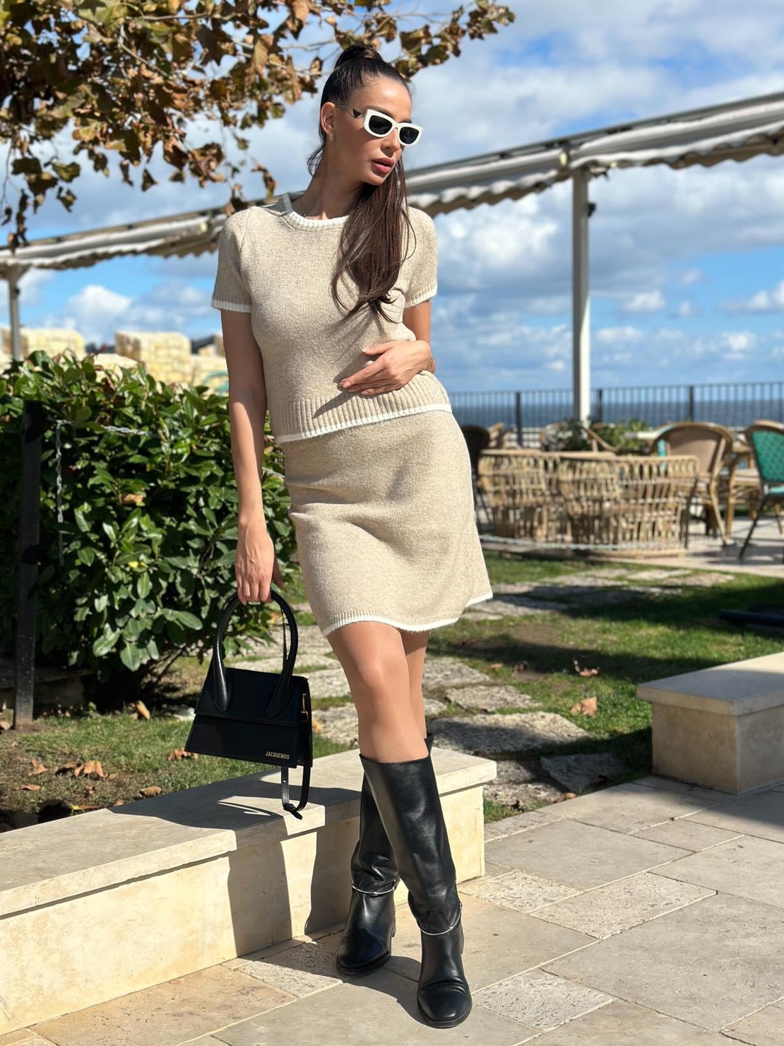 Комплект с пола и блуза с контрастен кант в бежово