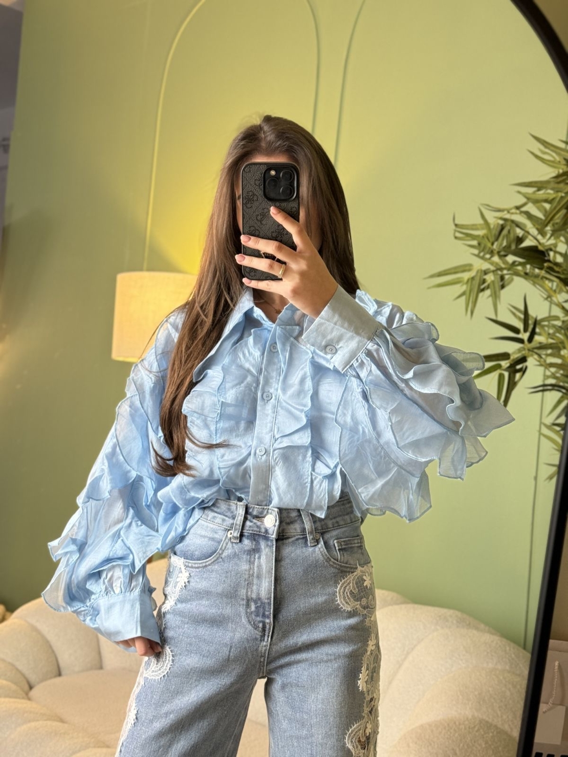 Дамска синя елегантна риза с ефирни волани