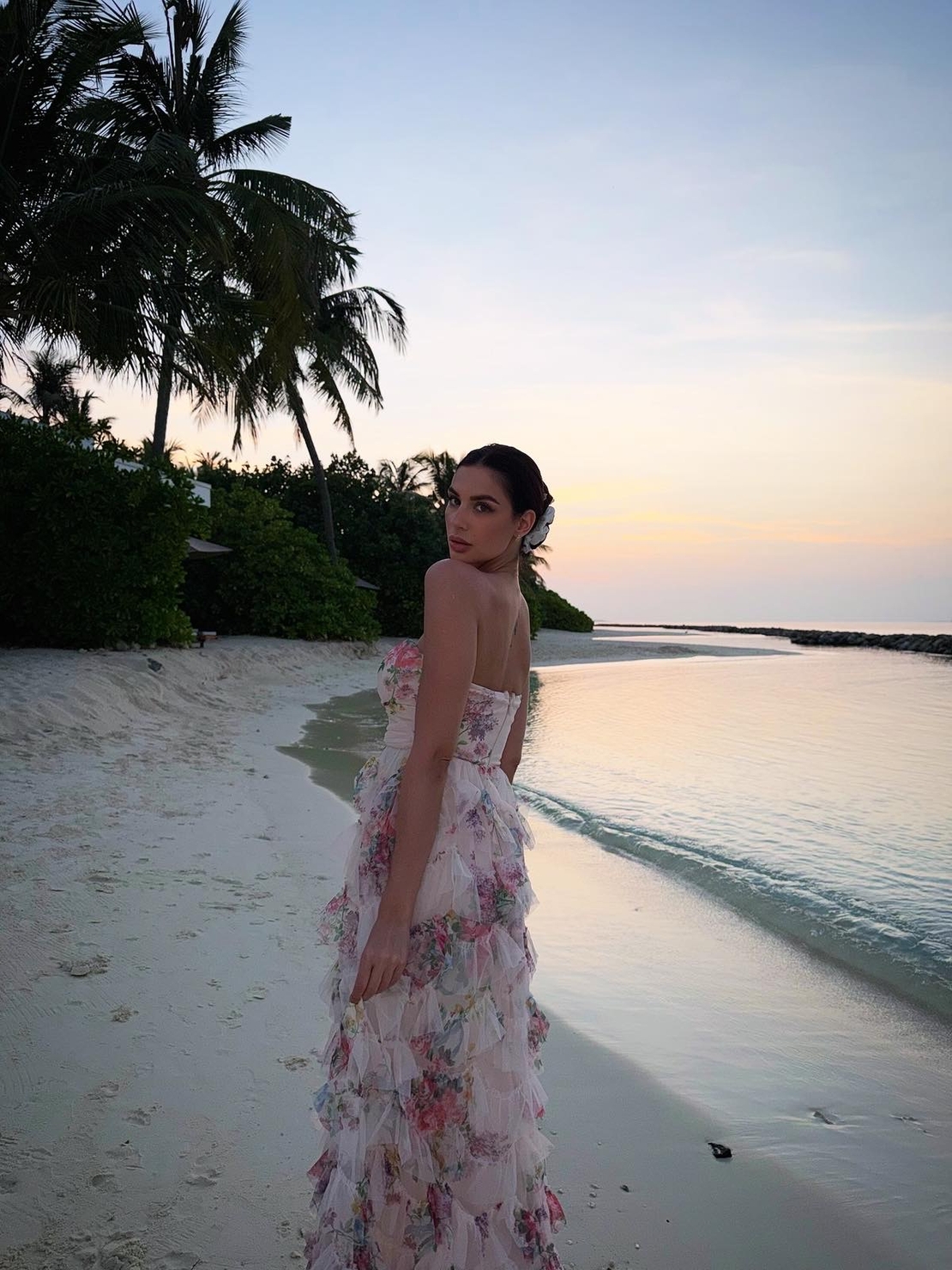 Дамска дълга рокля с волани и бюстие