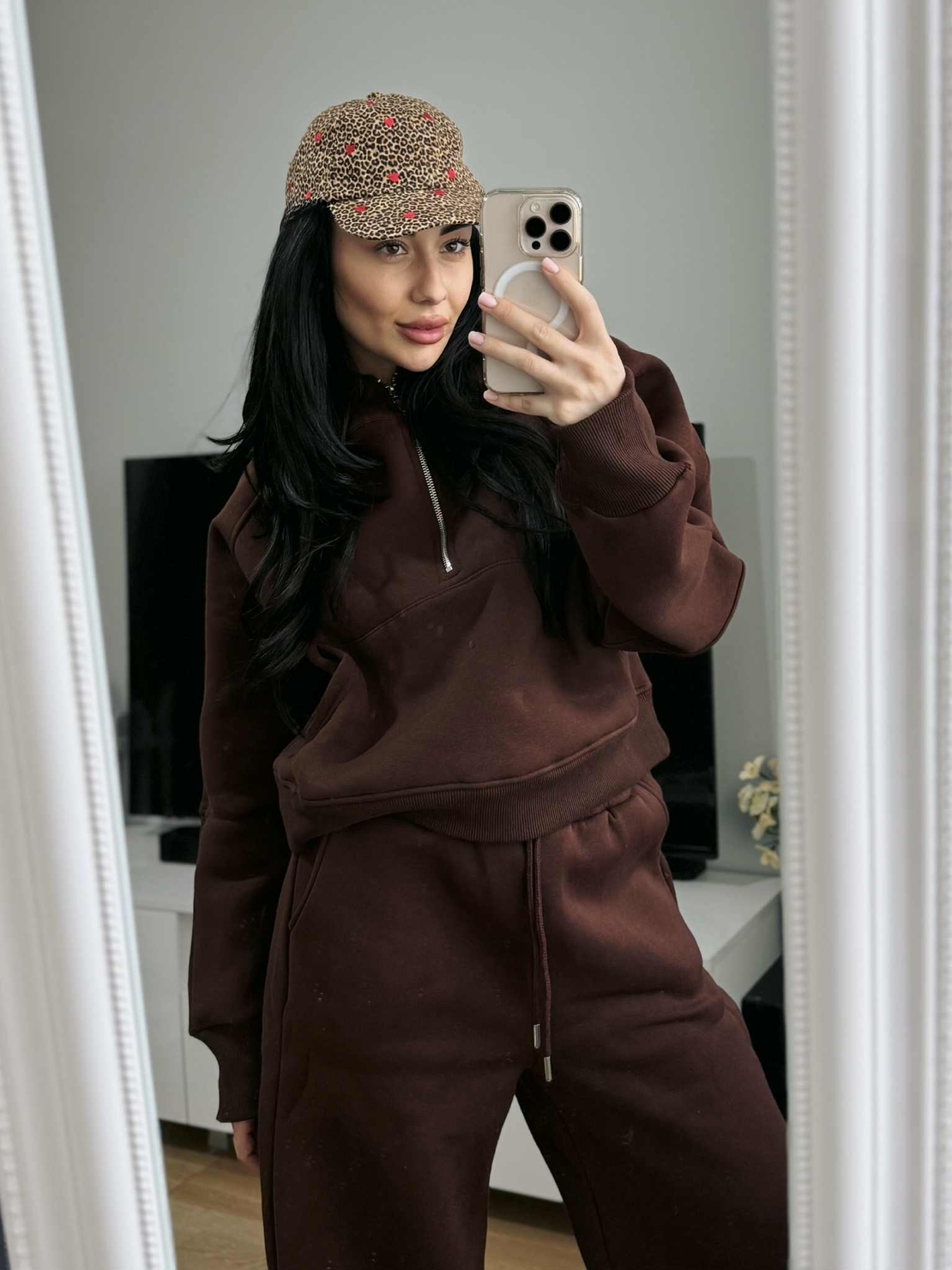 Дамски спортен комплект с цип и качулка (суитшърт + панталон)-кафяв