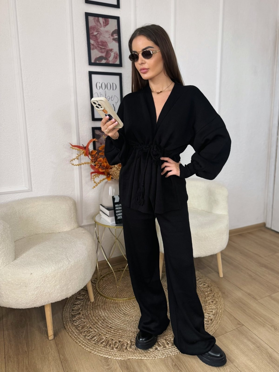 Дамски черен комплект – жилетка и панталон