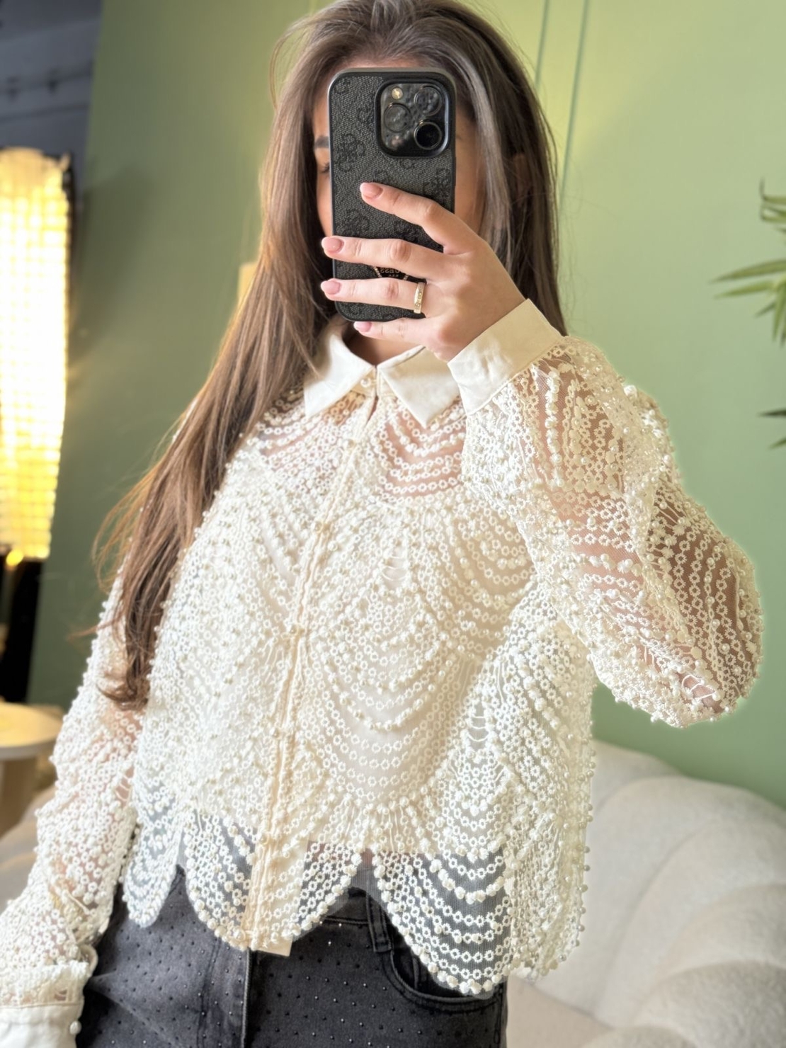 Дамска елегантна бяла  дантелена риза с релефен ефект