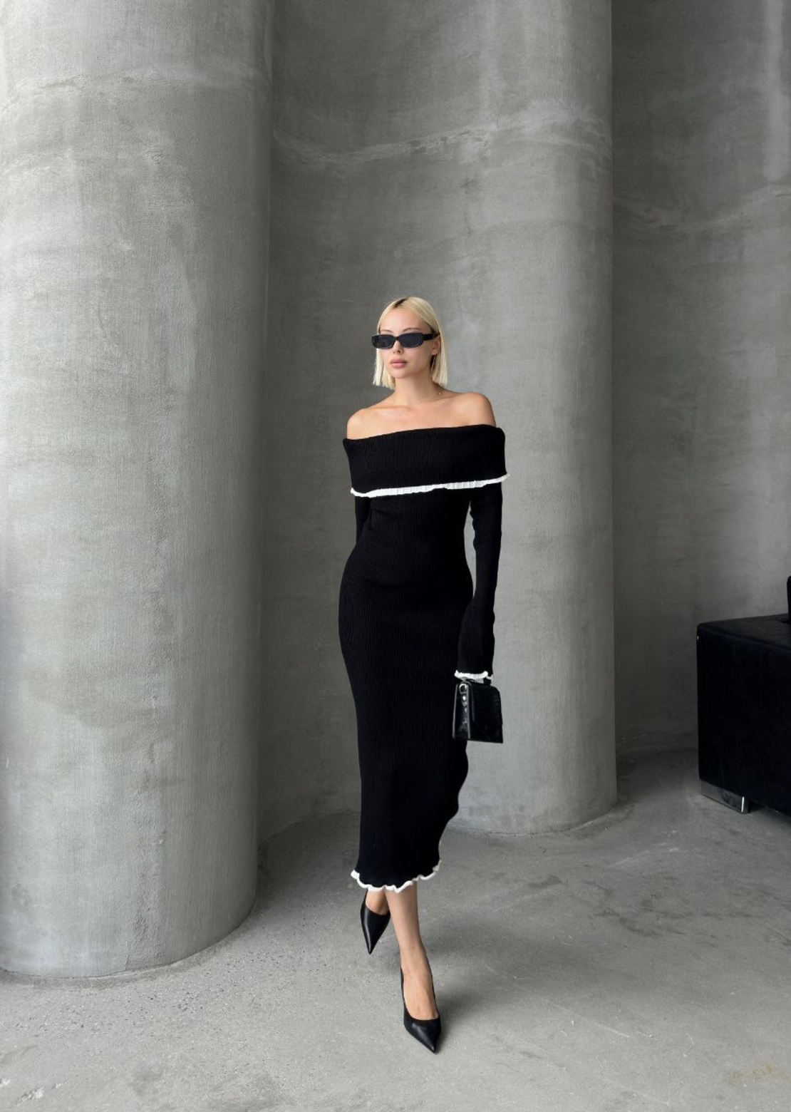 Елегантна черна плетена рокля с паднали рамене