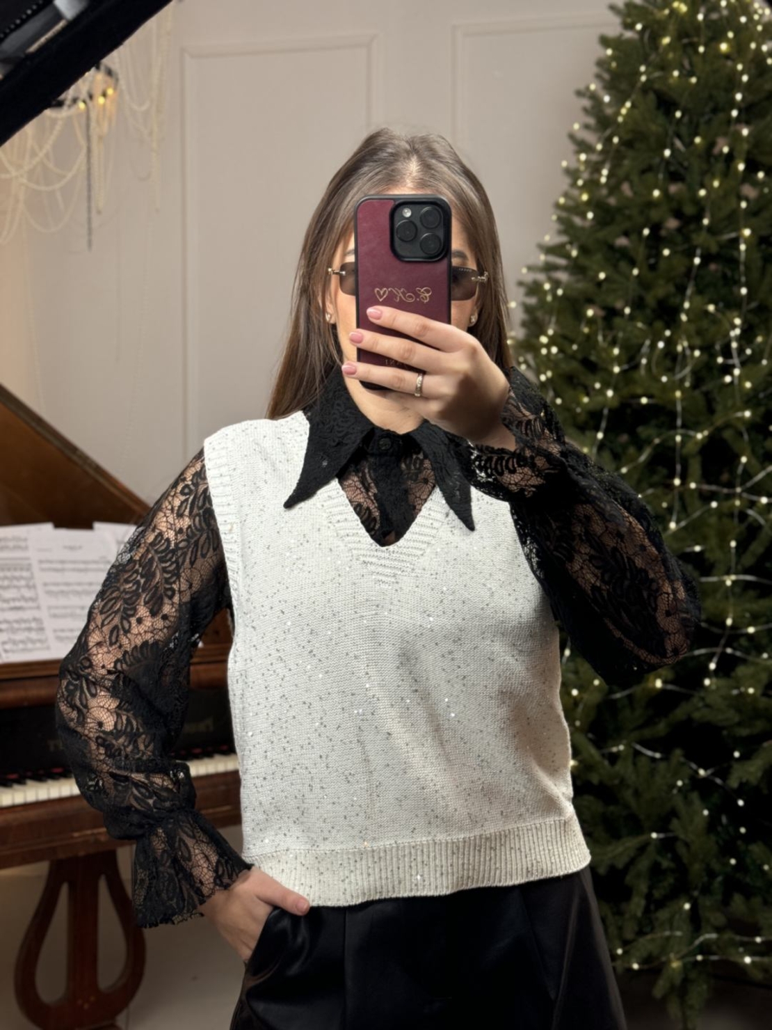 Комплект риза с дантела и елече-бяло