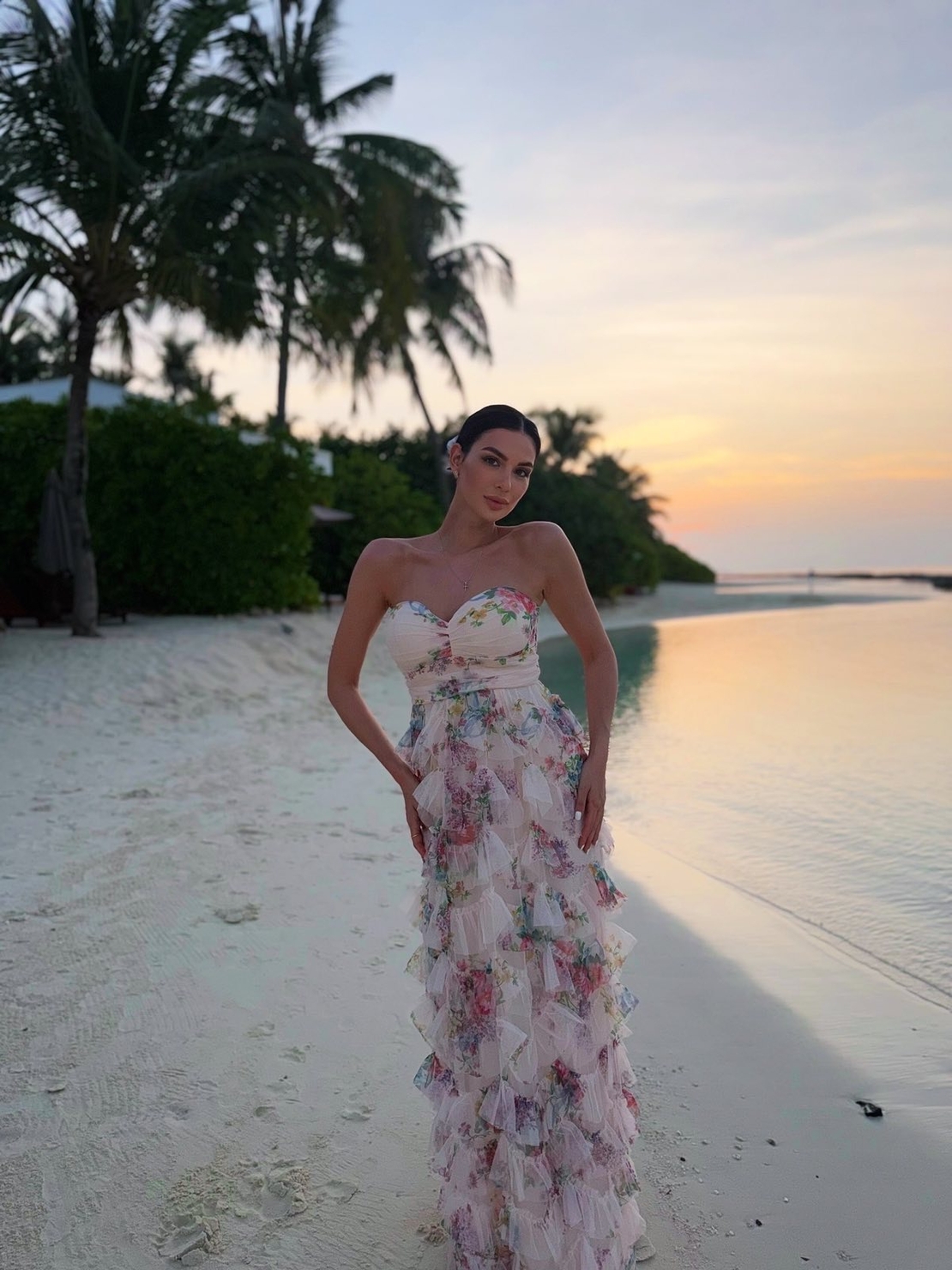 Дамска дълга рокля с волани и бюстие