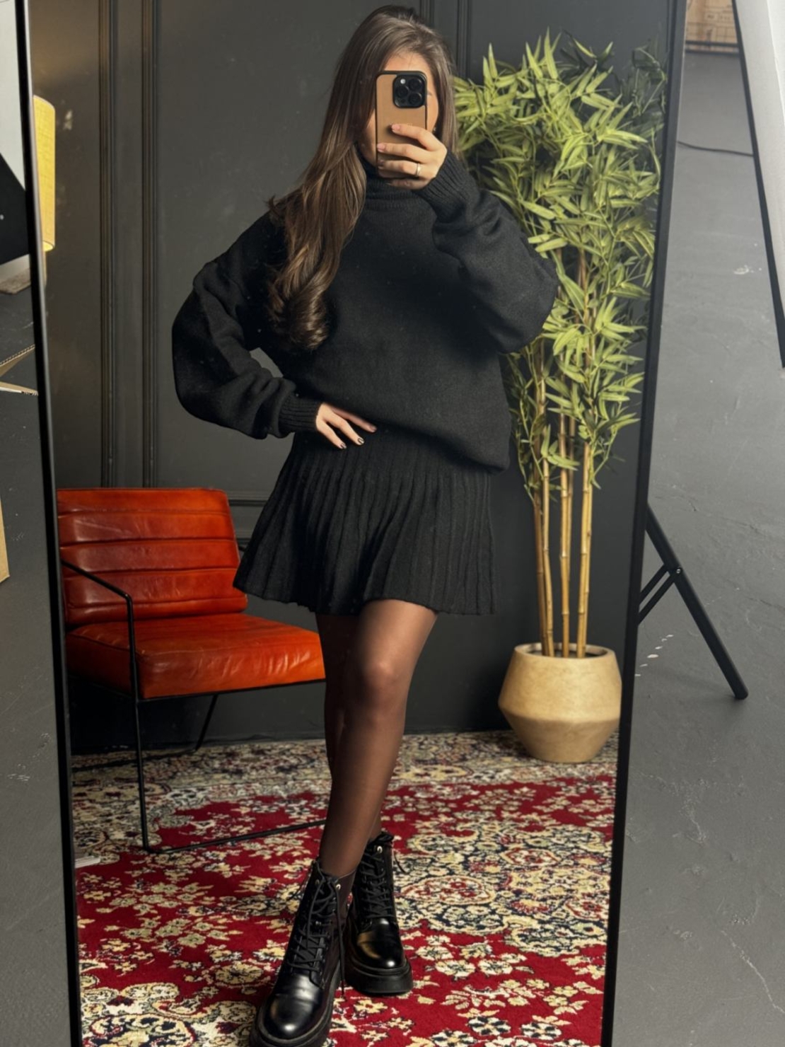 Комплект поло и пола с плисиран дизайн-черно