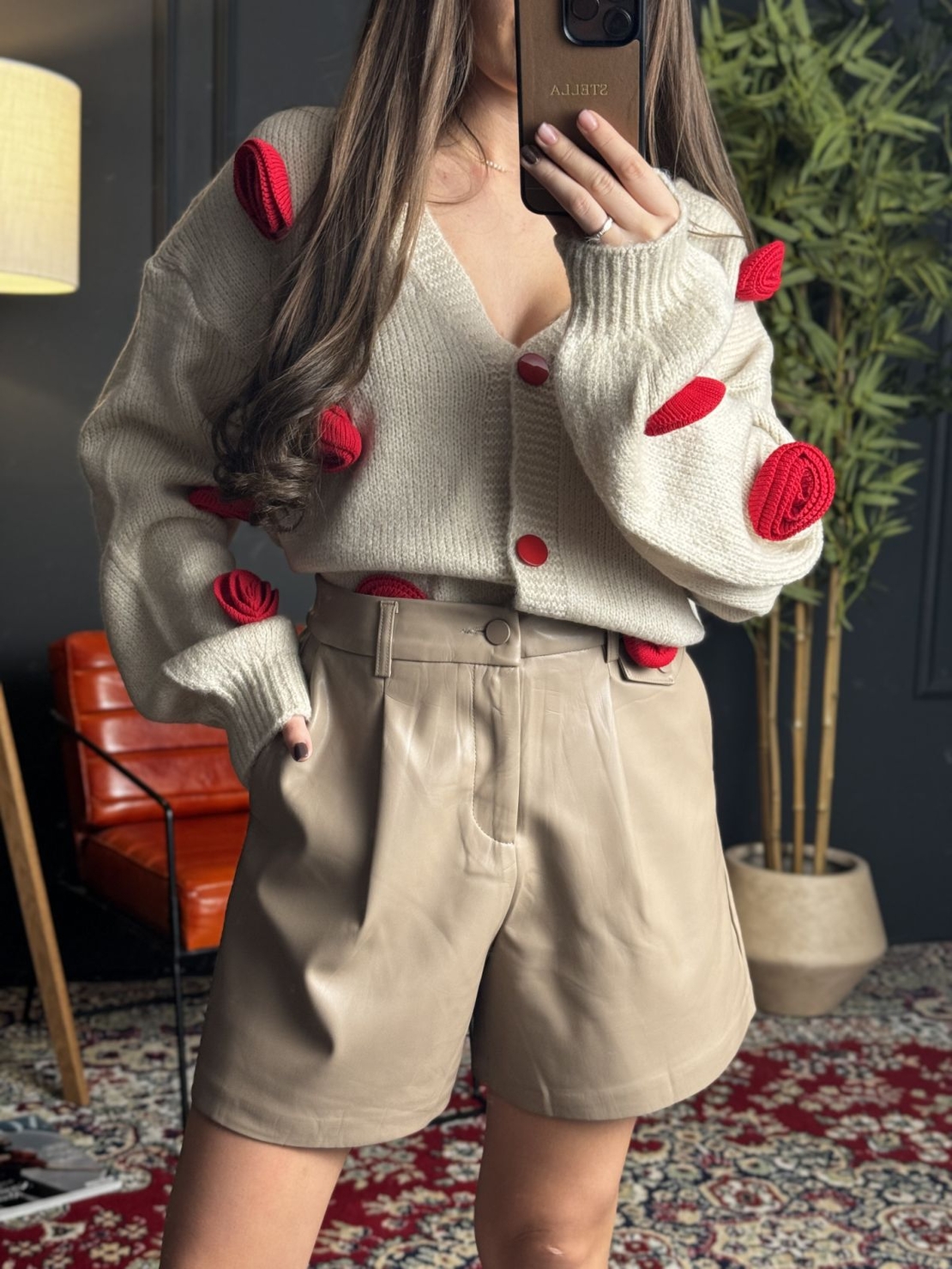 Кожени панталонки с висока талия в бежово