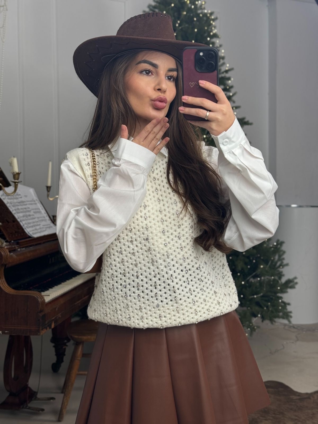 Дамски комплект елече и риза Classic Charm-бяло