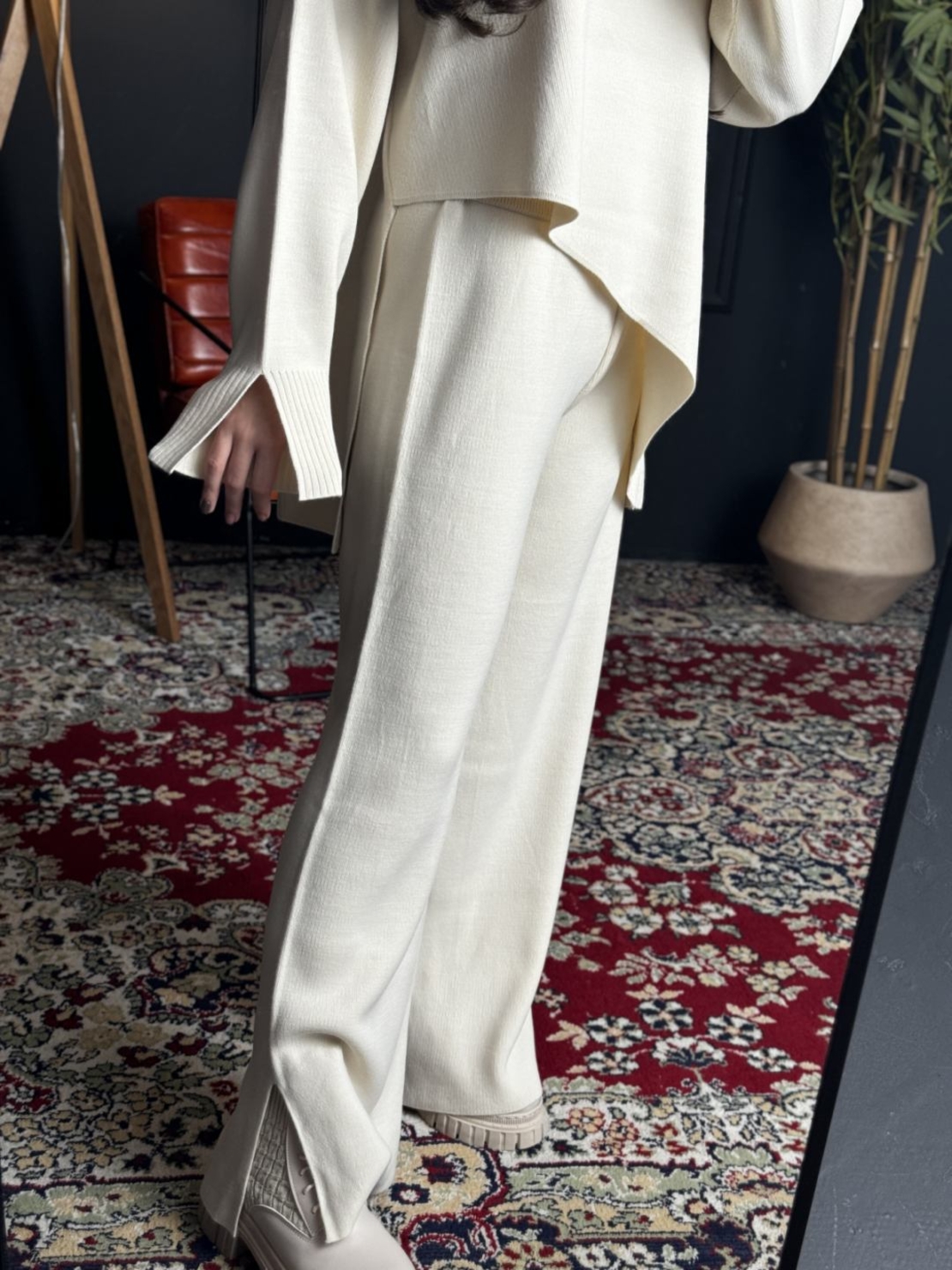 Комплект с асиметрично горнище в екрю