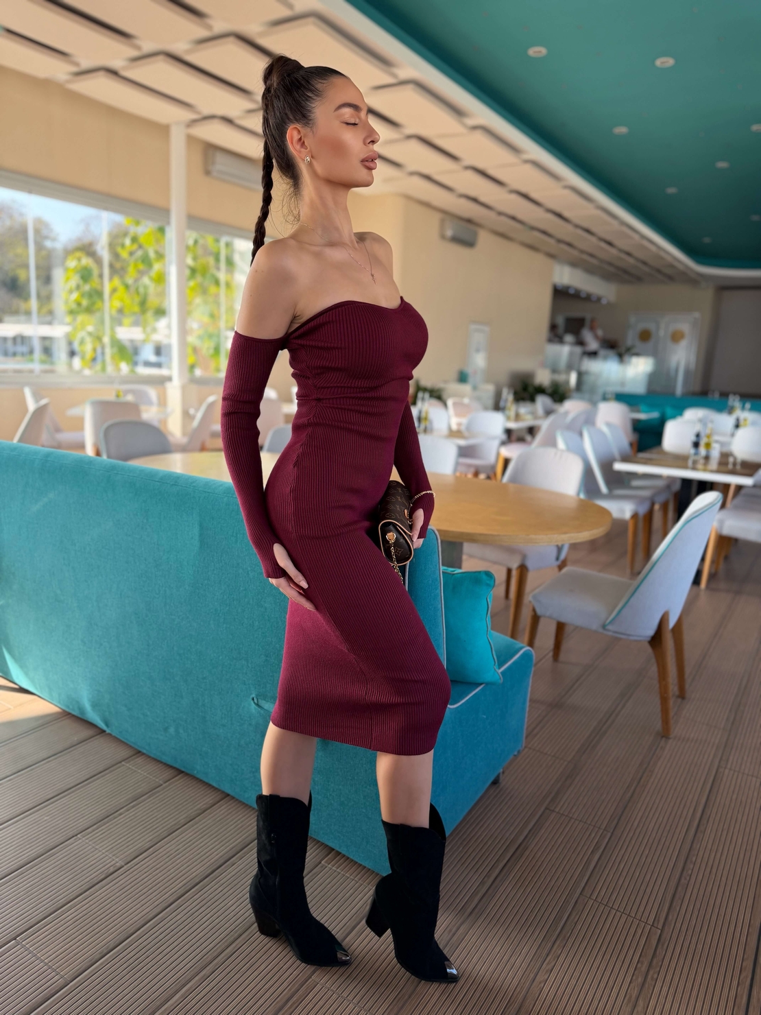 Елегантна плетена рокля тип „off shoulder“-бордо