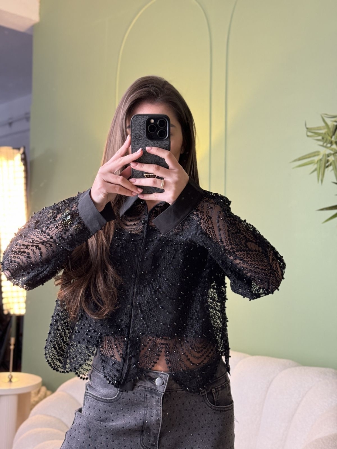 Дамска елегантна черна  дантелена риза с релефен ефект