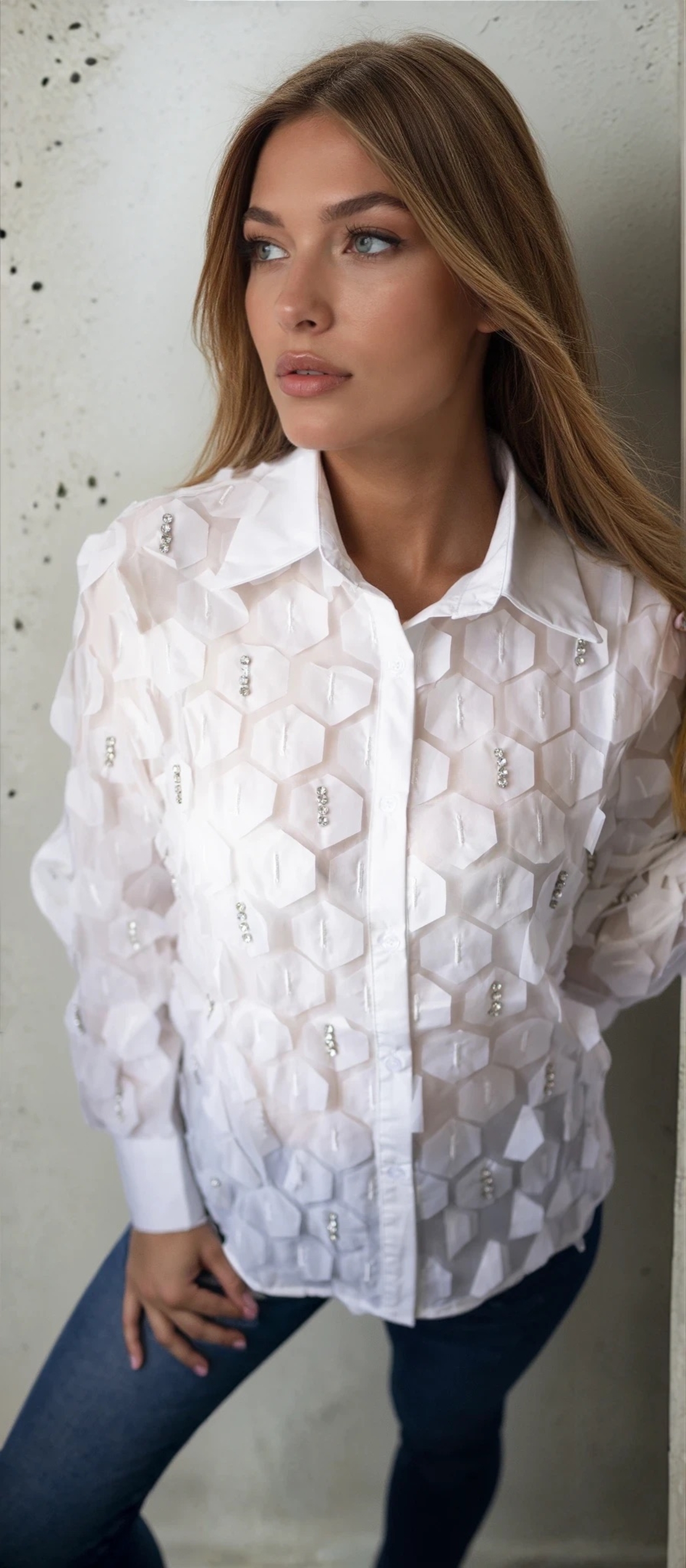 Луксозна дамска риза с 3D ефект- Бяла