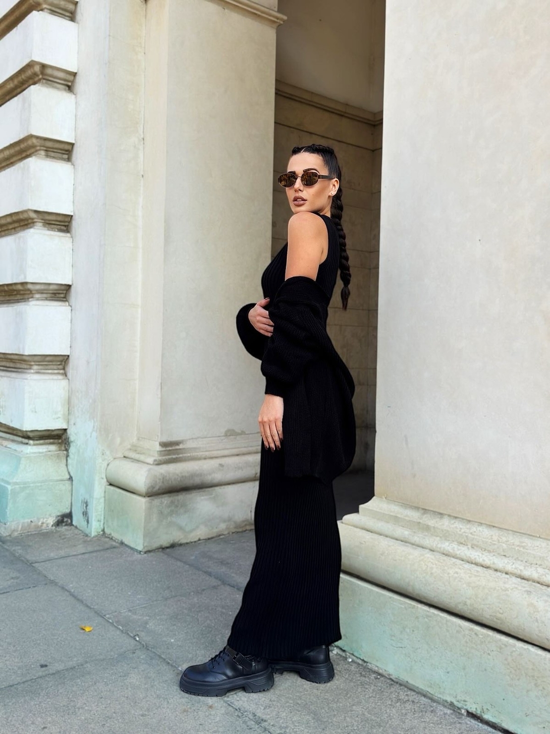 Рипсена дълга рокля с жилетка в черно