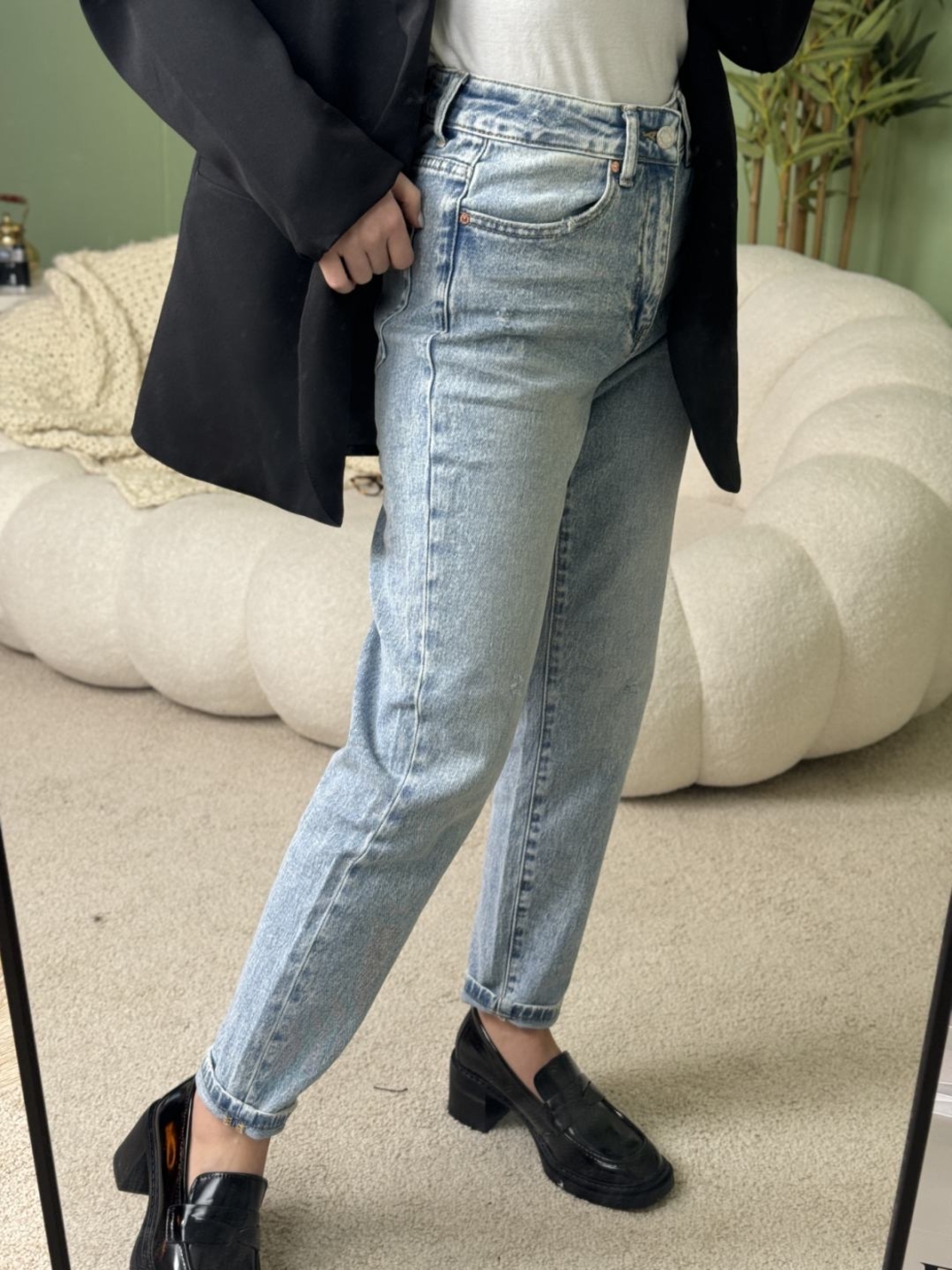 Дамски дънки с висока талия и класическа линия