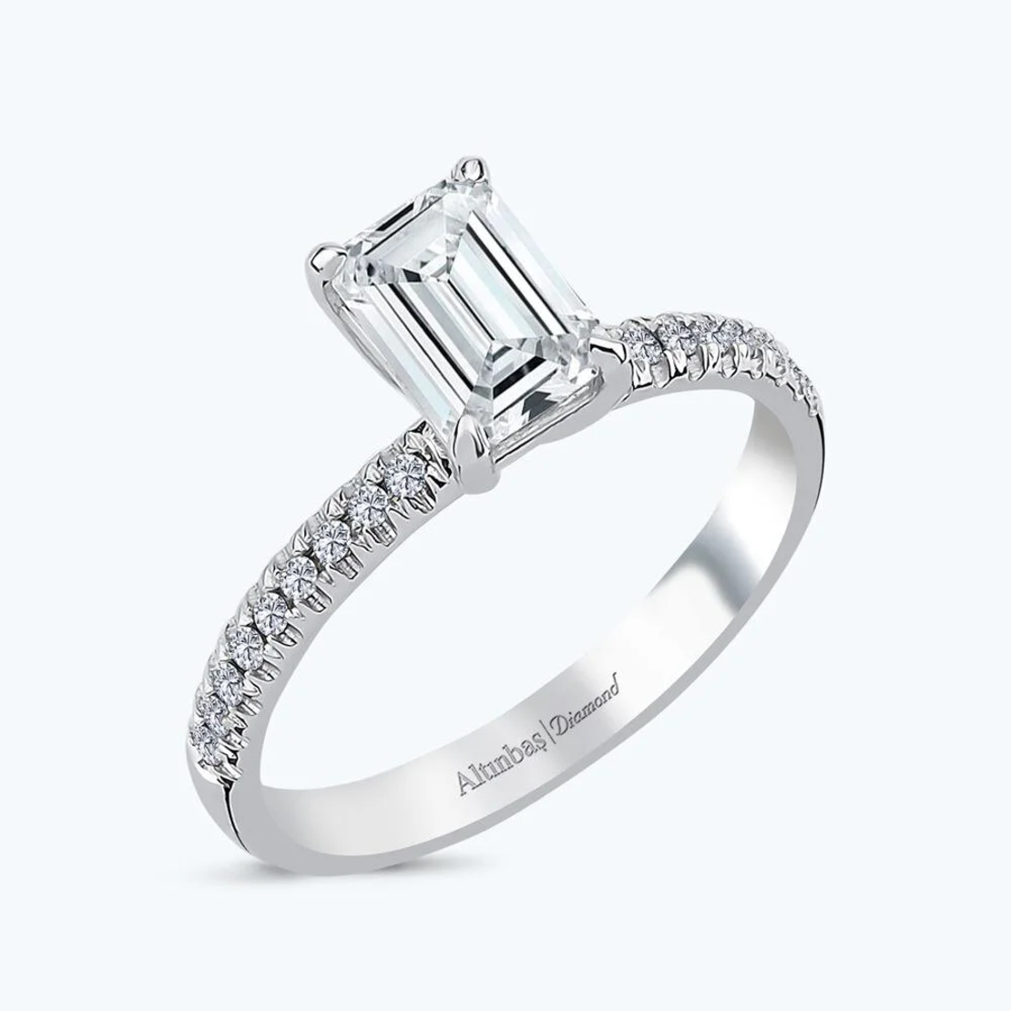 0.41 ct White gold ring with diamonds