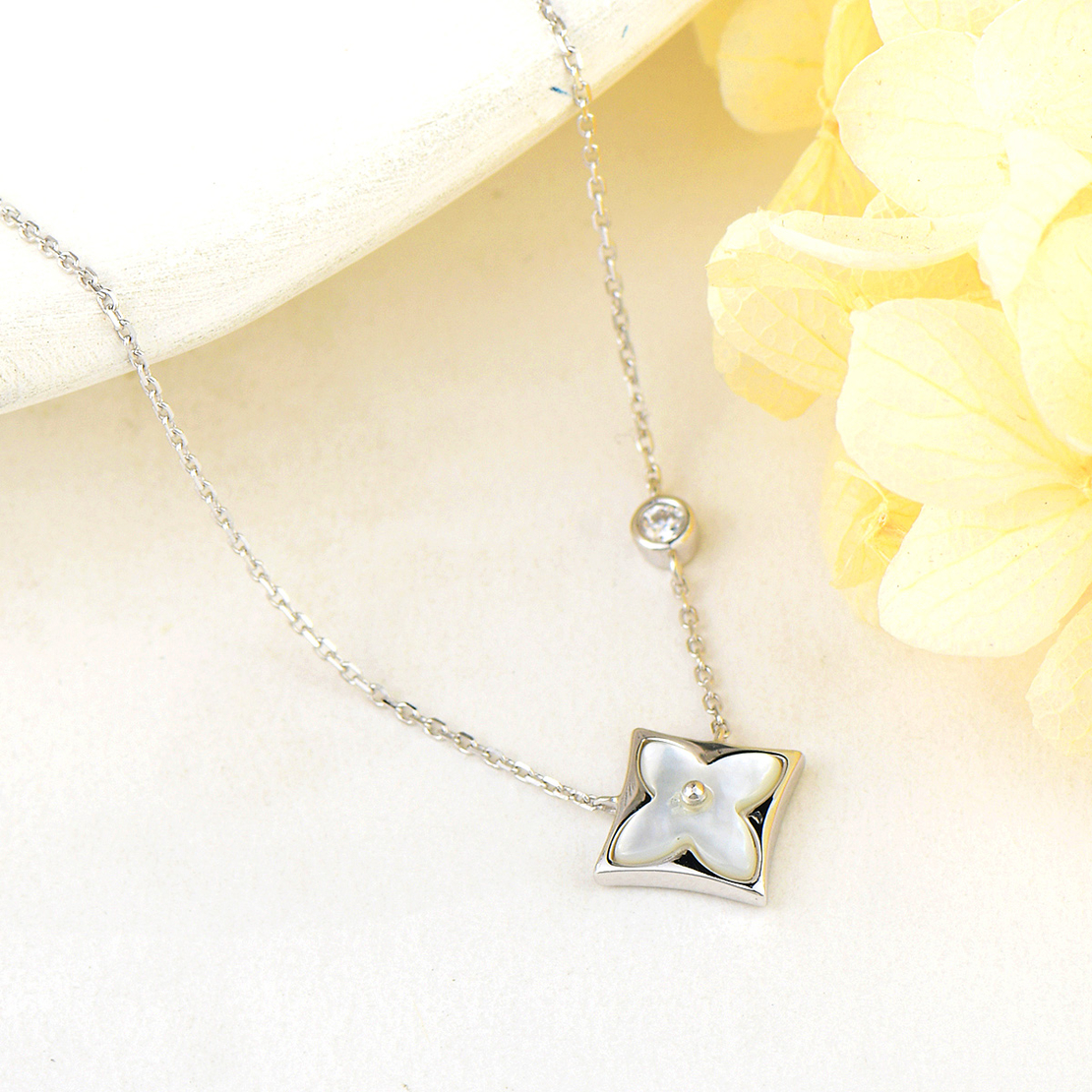 Сребърно колие Цвете със седеф 2700000051221 | колекция Delicate Silver