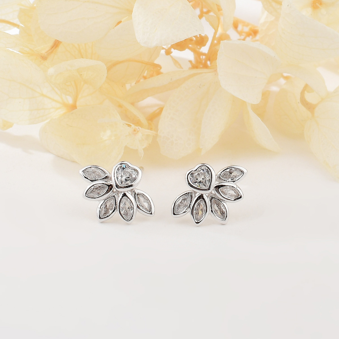 СРЕБЪРНИ ОБЕЦИ С КАМЪНИ SWAROVSKI