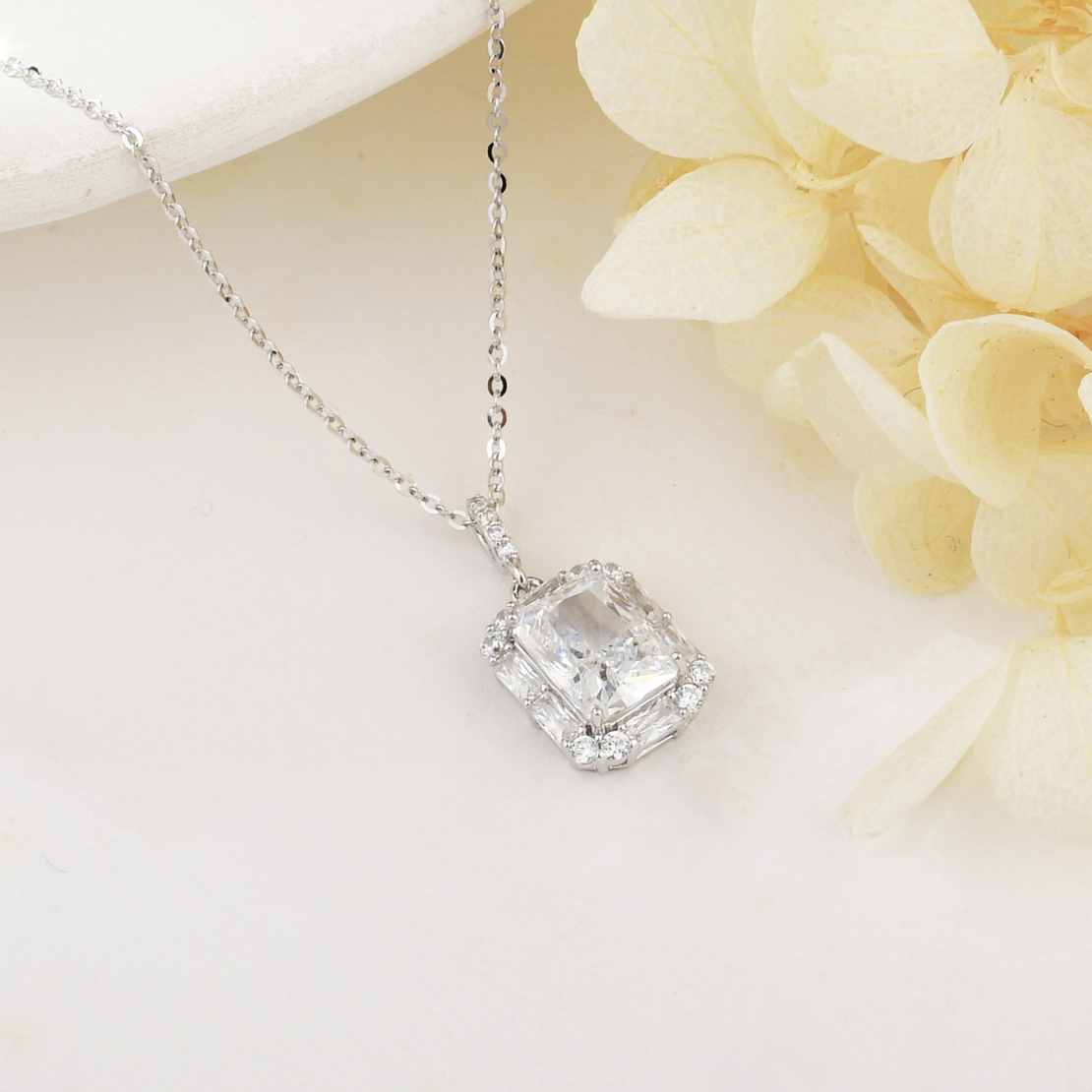 CRYSTAL SHINE CRUSHED ICE NECKLACE