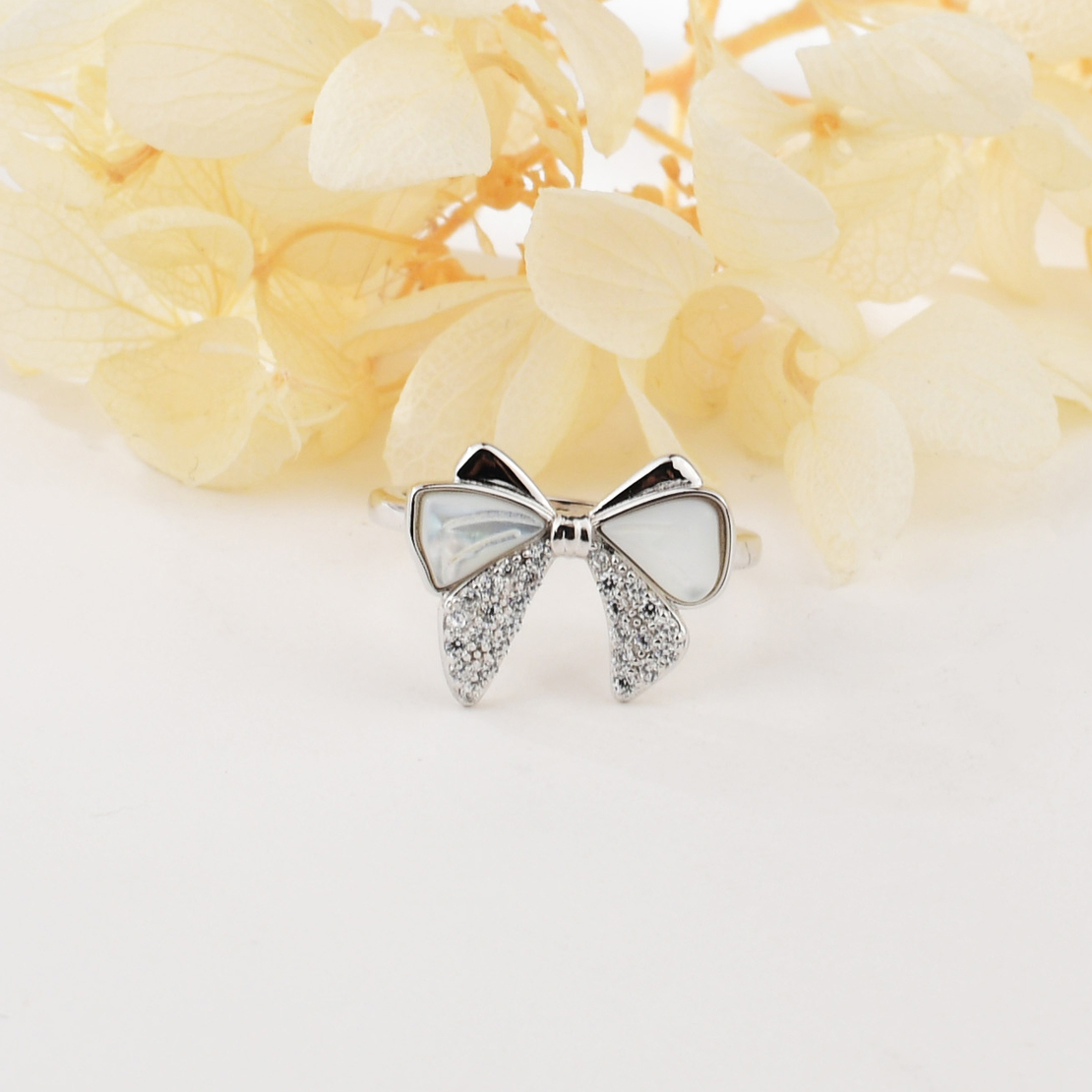 Сребърен пръстен панделка от седеф | колекция Delicate Silver