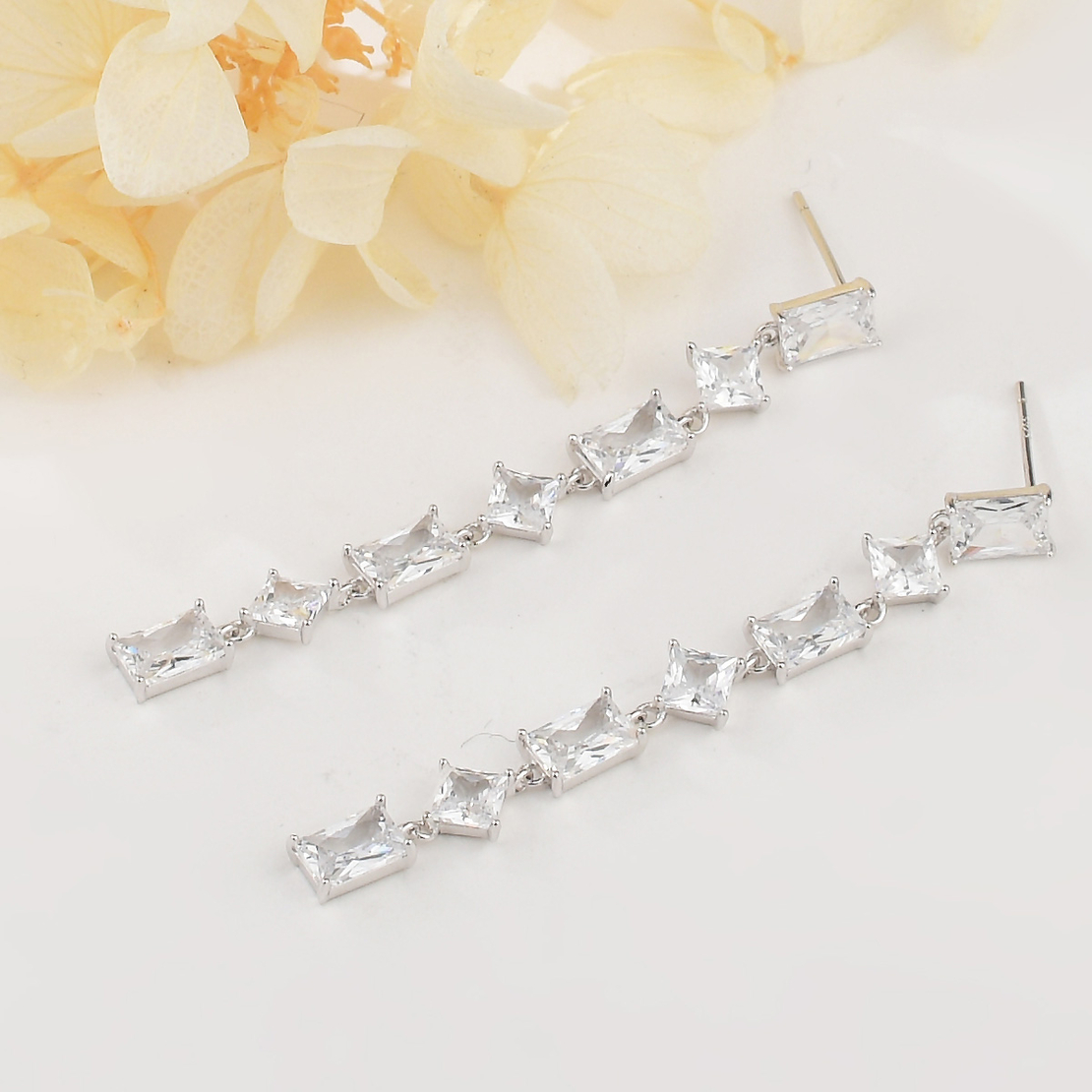 Дълги ежедневни сребърни обеци | колекция Delicate Silver | Бижута Invoke.bg