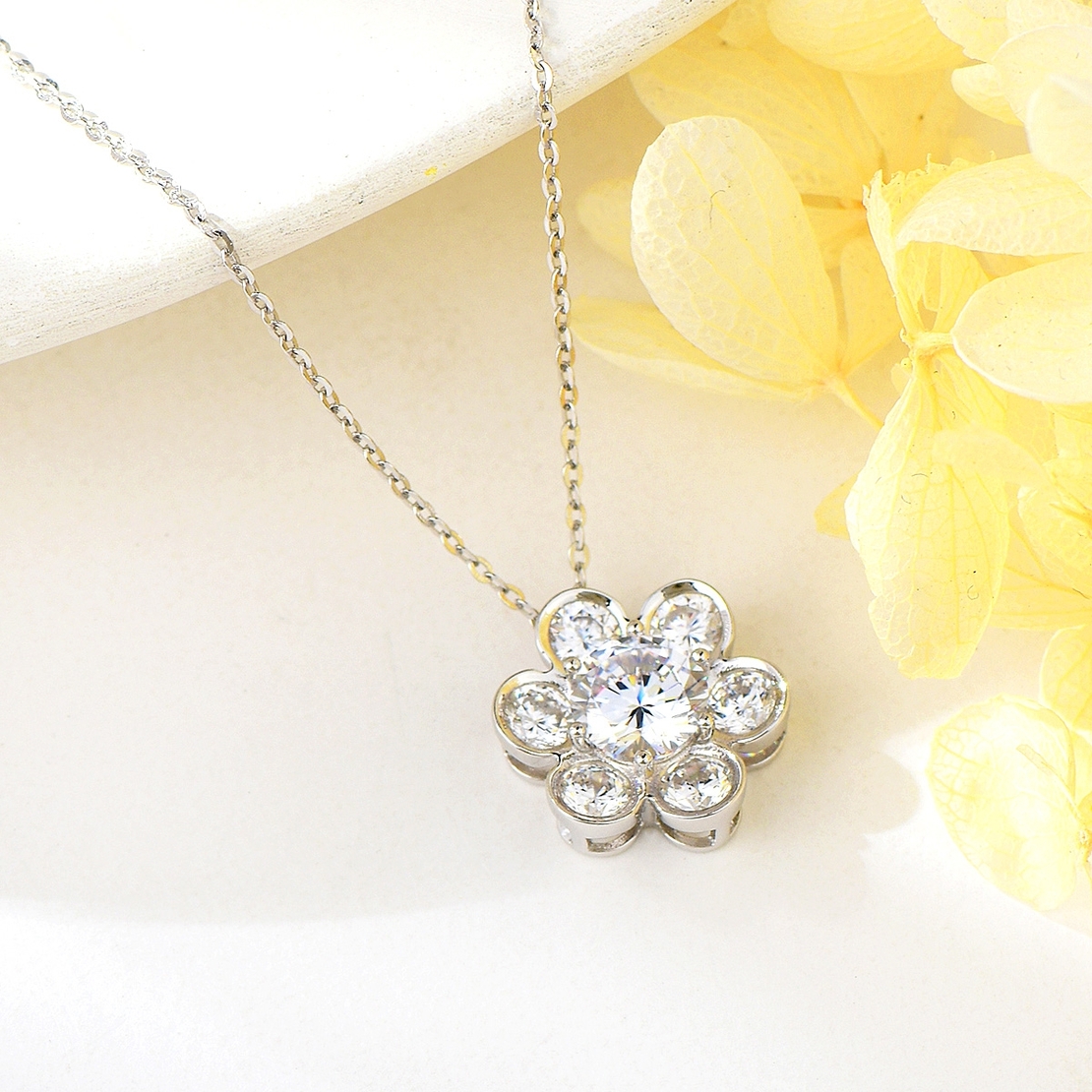Сребърно колие Цвете с Кристали | колекция Delicate Silver