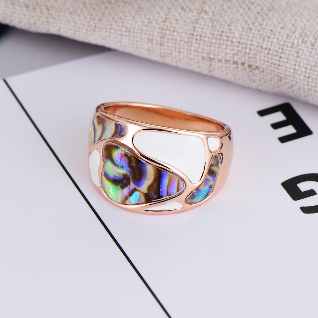 Пръстен розово позлатяване със седеф T107249R | Колекция Rose Gold