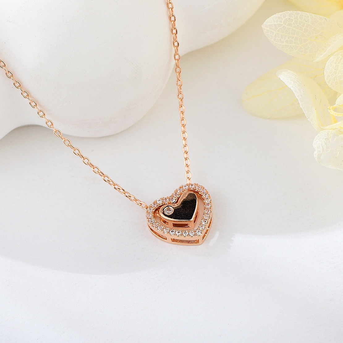 HEART NECKLACE ROSE GOLD PLATING