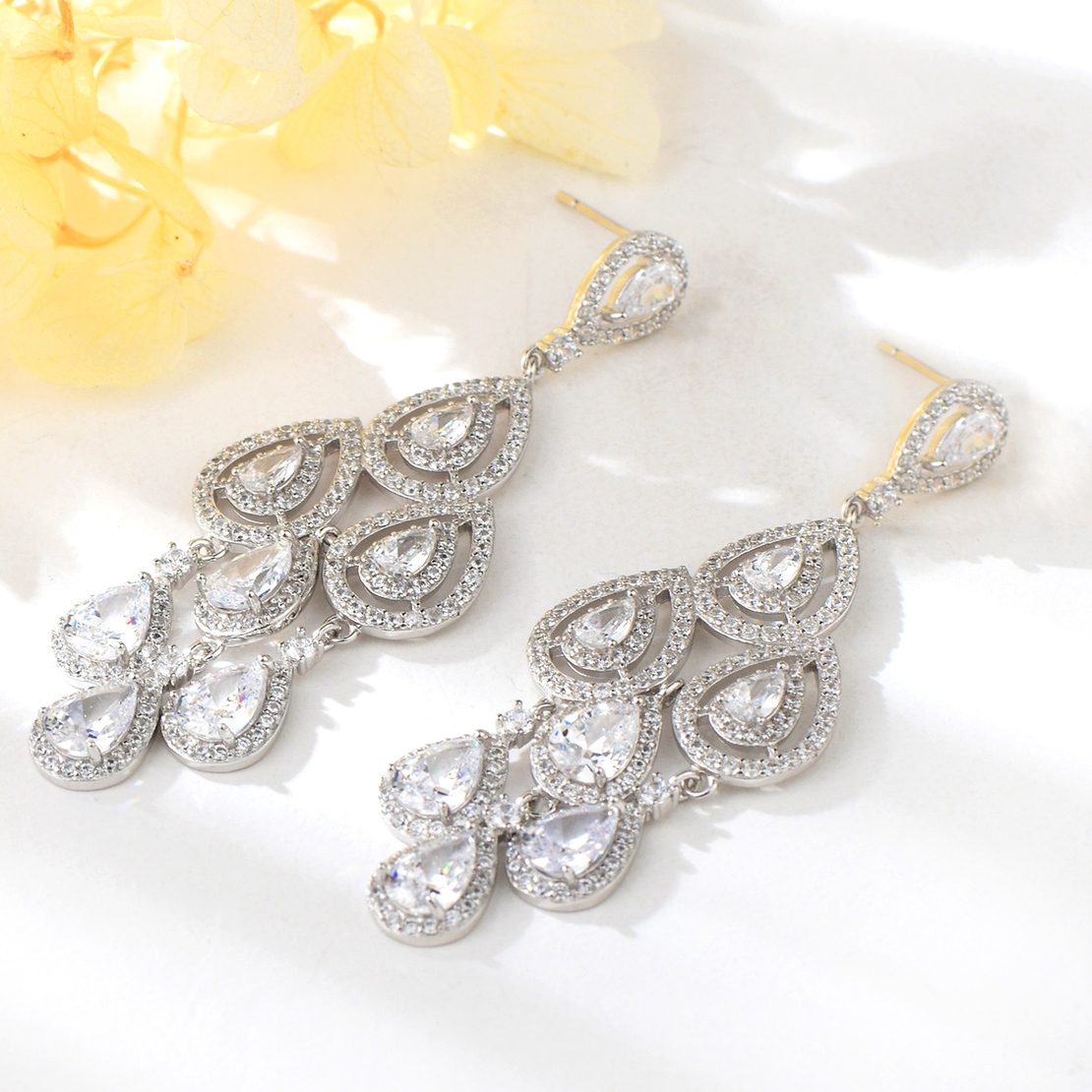 Висящи сребърни обеци с кристали Swarovski