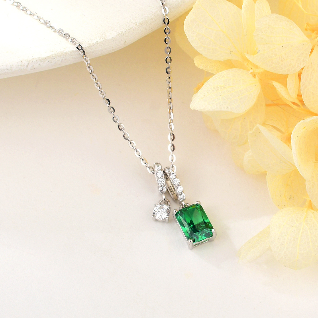 GREEN SHINE CRUSHED ICE NECKLACE