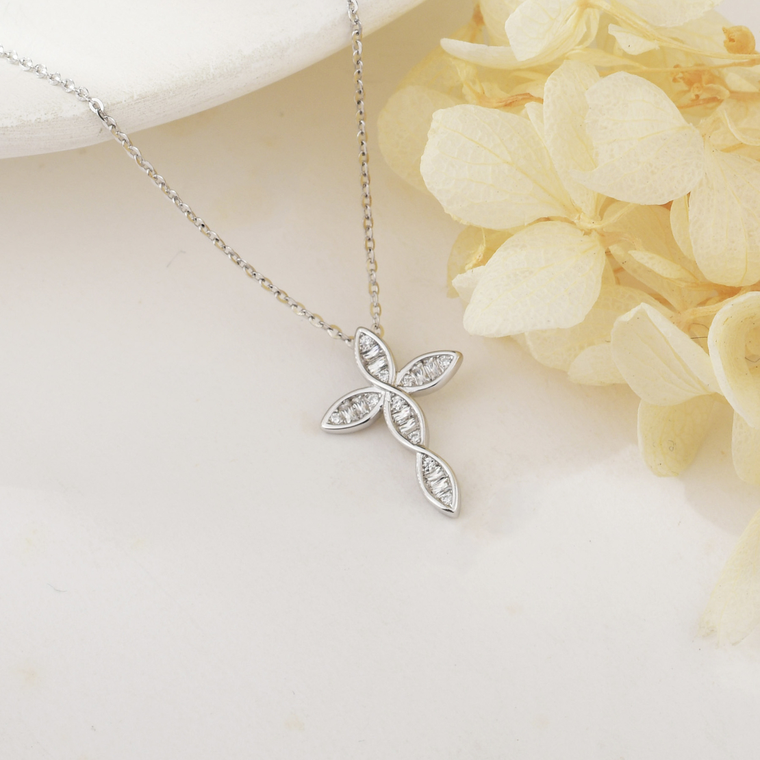 Нежно сребърно колие кръст | колекция Delicate Silver
