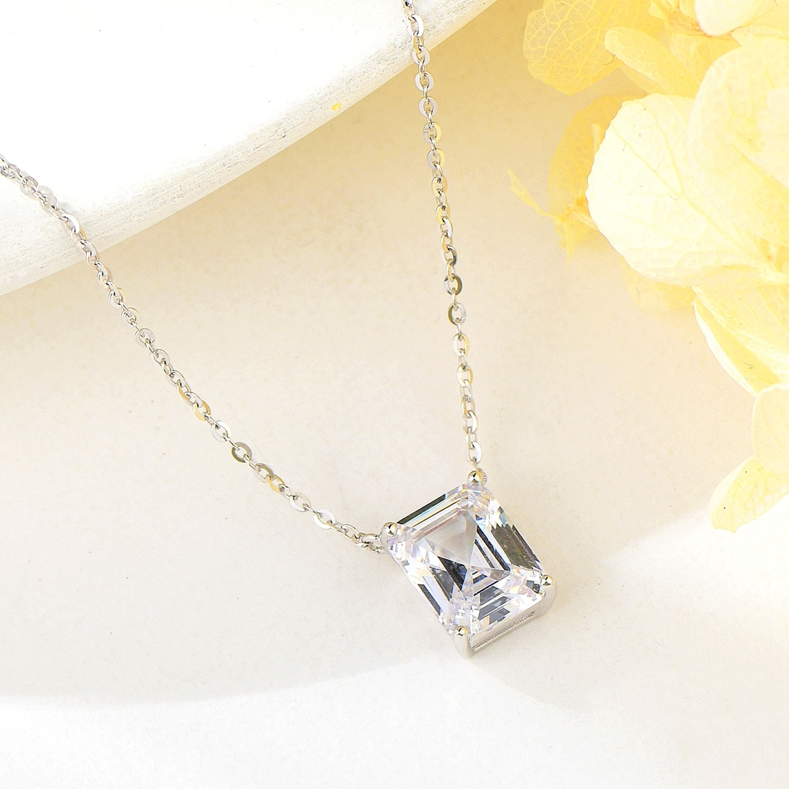 Сребърно колие Кристален куб | колекция Delicate Silver