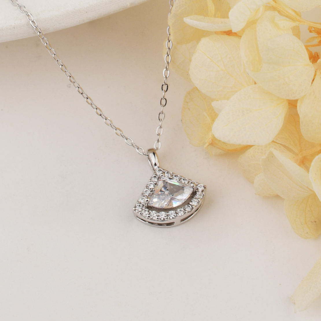 Нежно сребърно колие триъгълник | колекция Delicate Silver