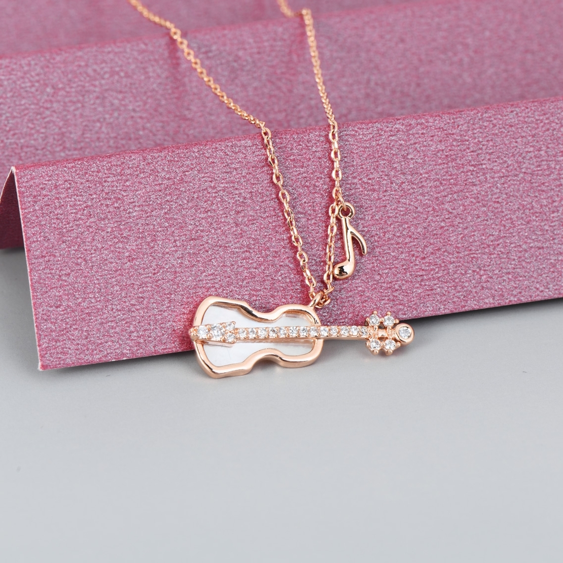 Колие розово позлатяване китара с кристали Swarovski | Колекция Rose Gold