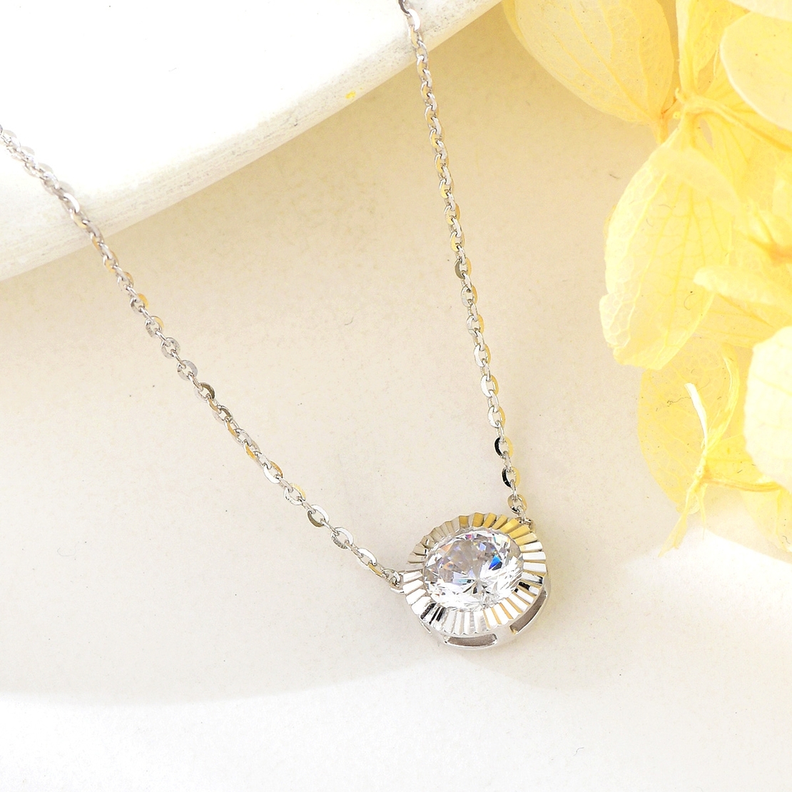 Сребърно колие с кръгъл кристал | колекция Delicate Silver