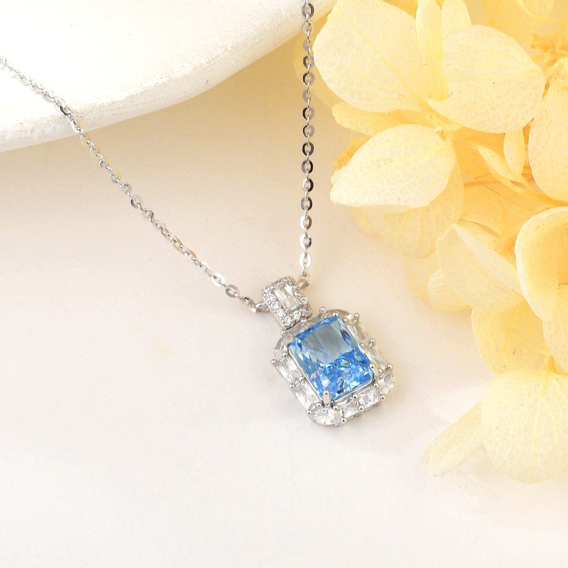 BLUE SHINE CRUSHED ICE NECKLACE