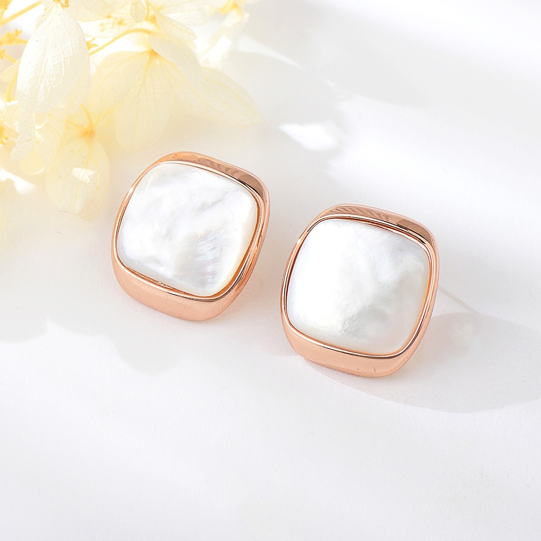 Обеци розово позлатяване със седеф | Колекция Rose Gold