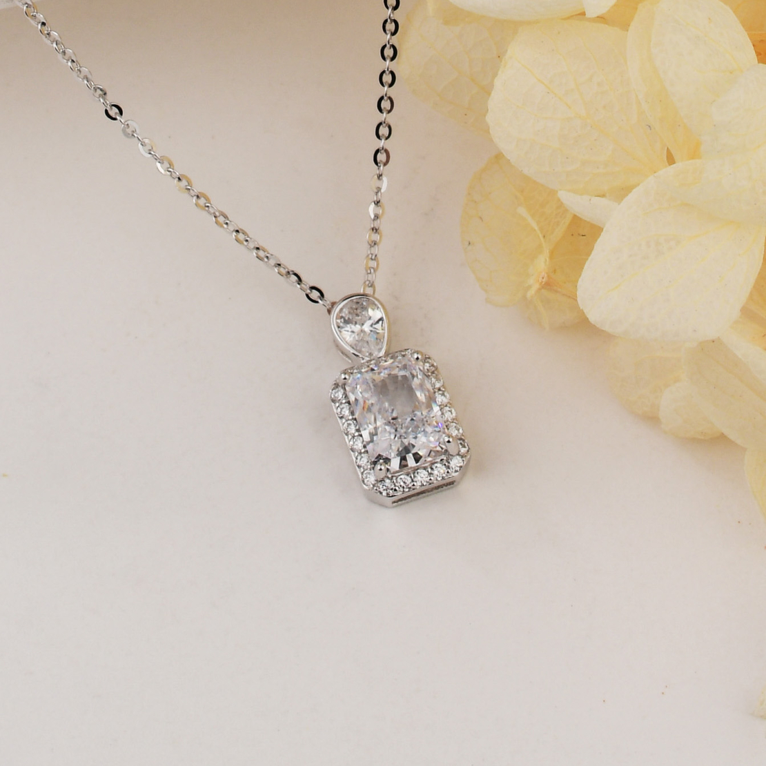 CRYSTAL SHINE CRUSHED ICE NECKLACE