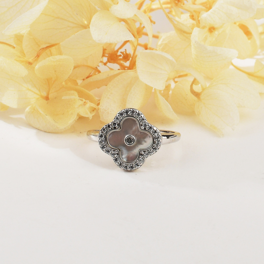 Сребърен пръстен цвете от седеф | колекция Delicate Silver