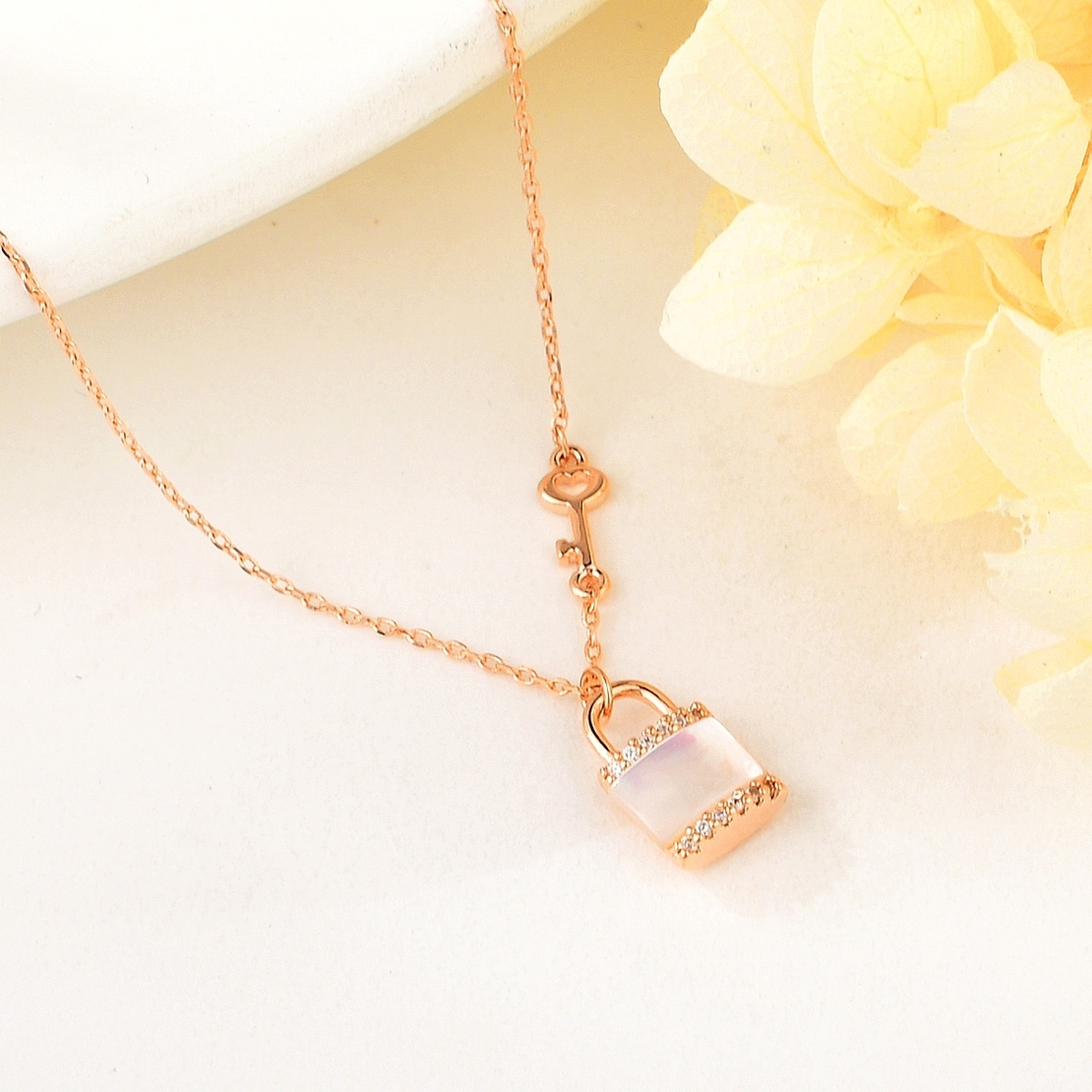 LOCKER NECKLACE ROSE GOLD PLATING