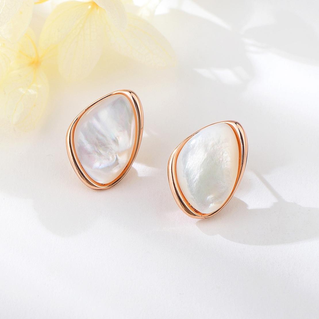 Обеци розово позлатяване със седеф 2000000084251 | Колекция Rose Gold