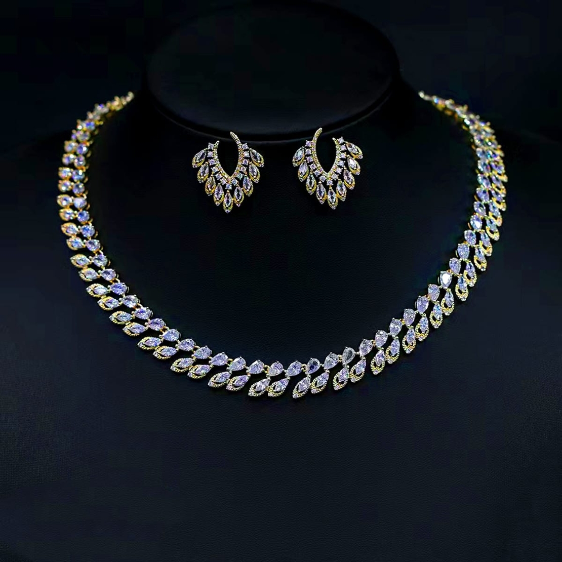 CRYSTAL DROPS SET YELLOW GOLD PLATING