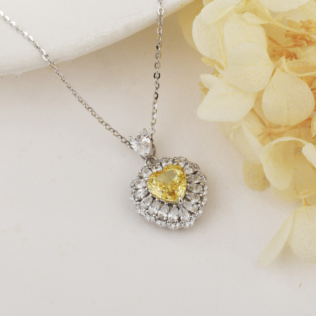 YELLOW HEART CRUSHED ICE NECKLACE