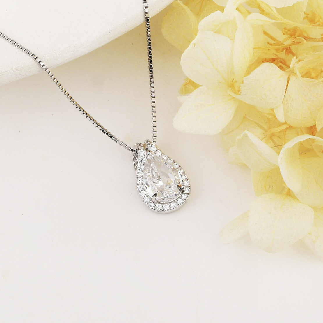 CRYSTAL TEAR DROPS CRUSHED ICE NECKLACE